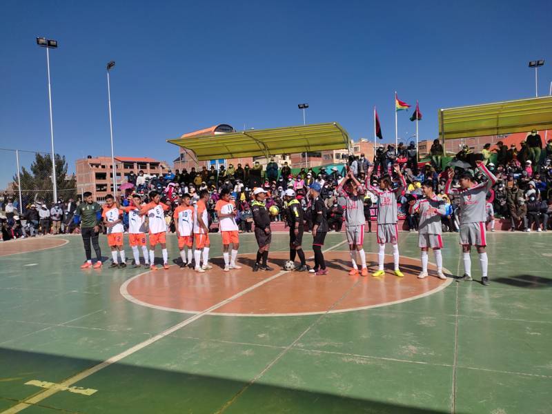 Pumas F.C. Naranja con Blanco.